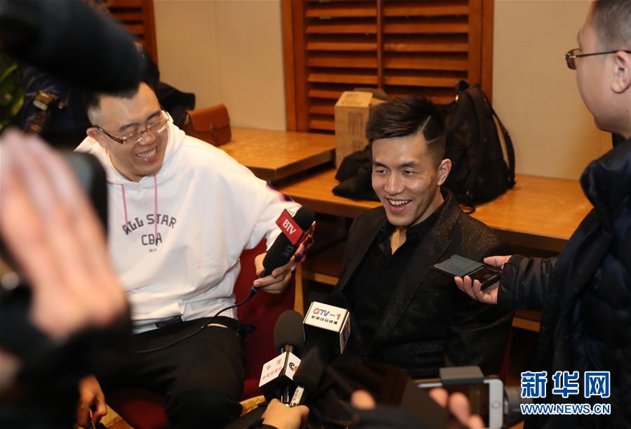 賽及其背後