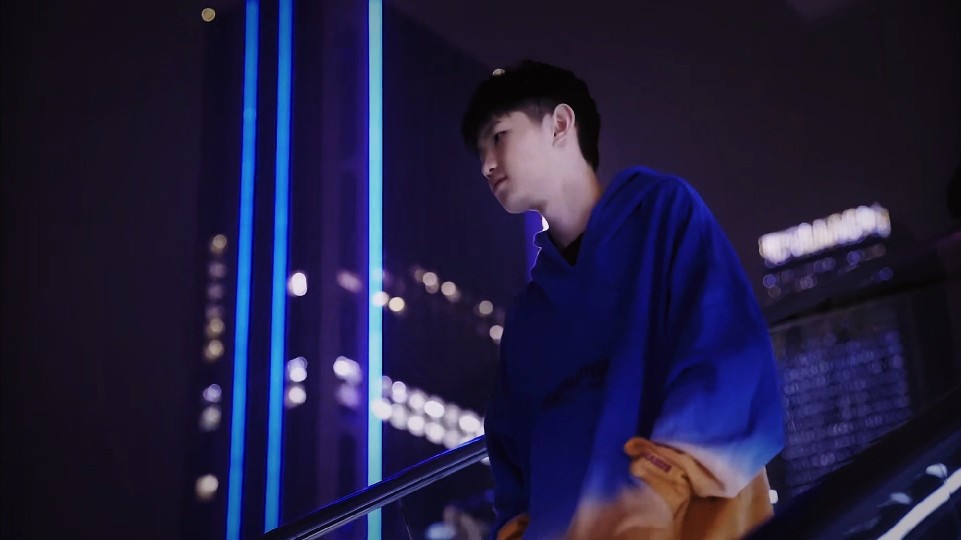 更突显了鹈